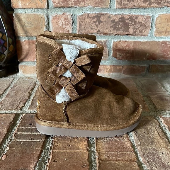 Koolaburra Other - Koolaburra by UGG Victoria Bow Boots